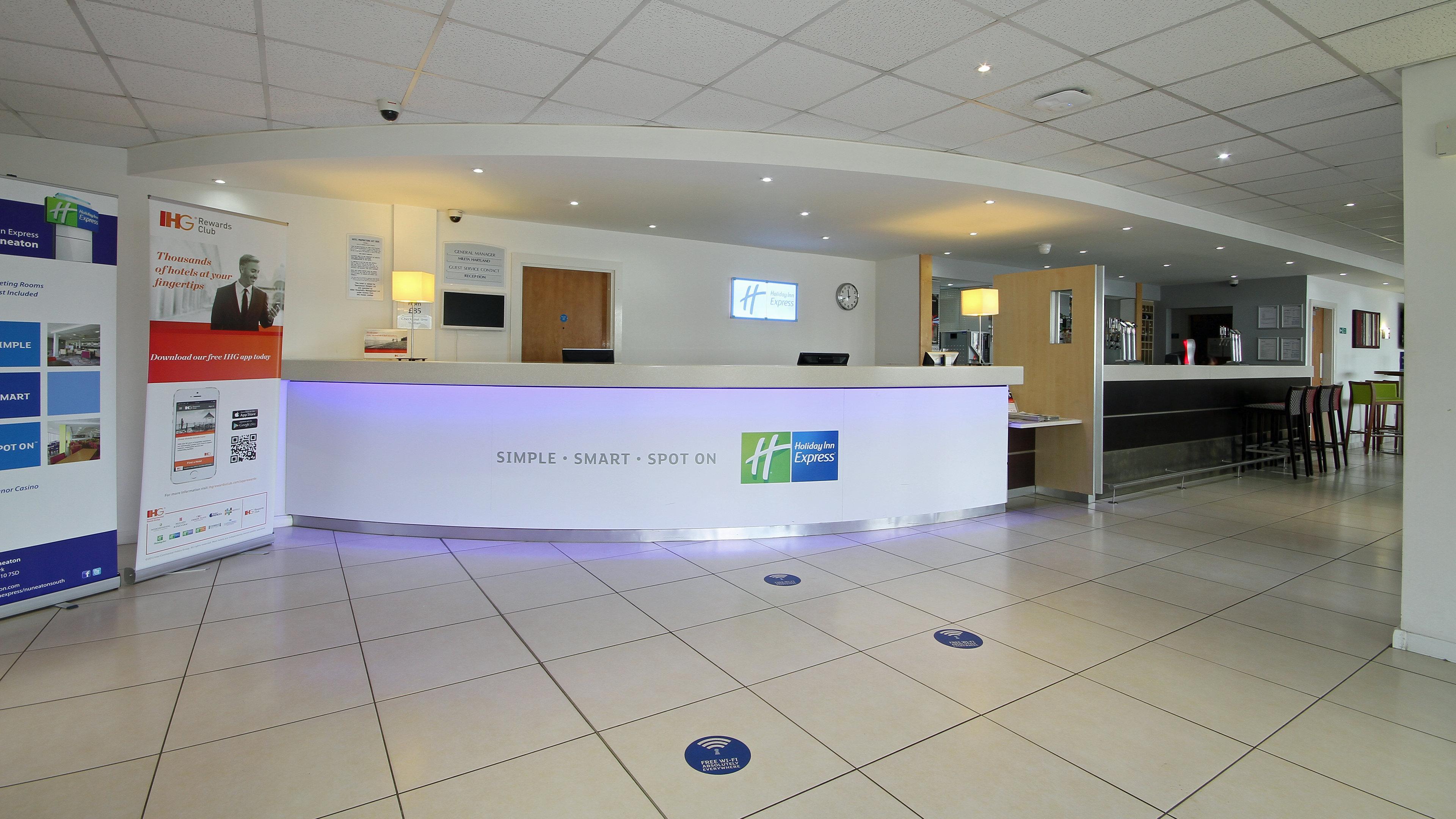 Holiday Inn Express Nuneaton By Ihg Exterior foto