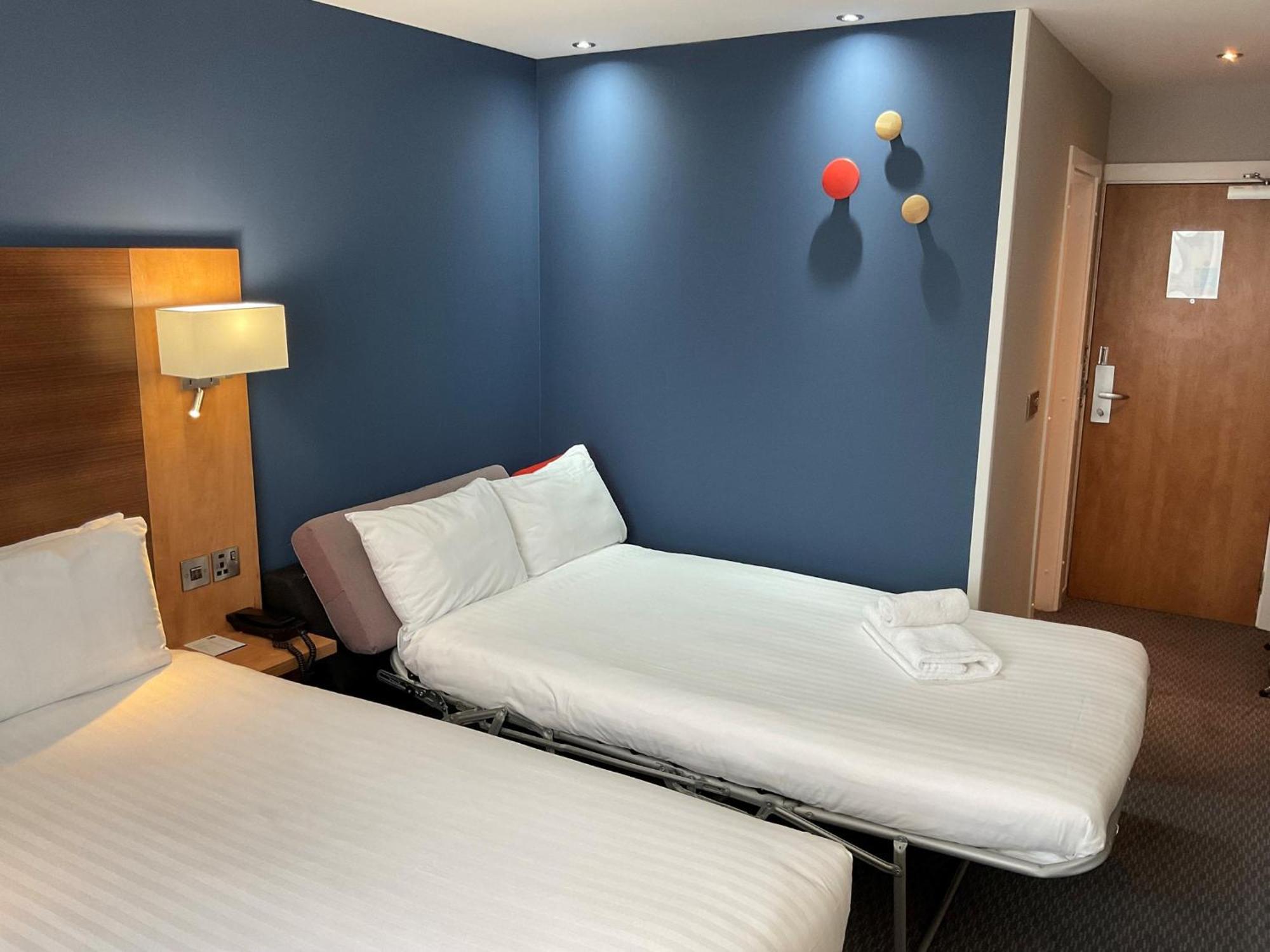 Holiday Inn Express Nuneaton By Ihg Exterior foto