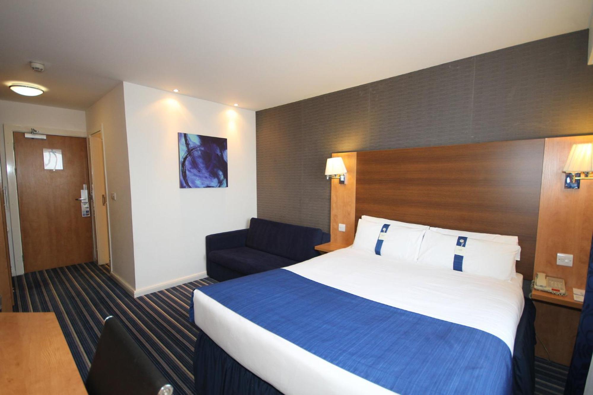 Holiday Inn Express Nuneaton By Ihg Exterior foto