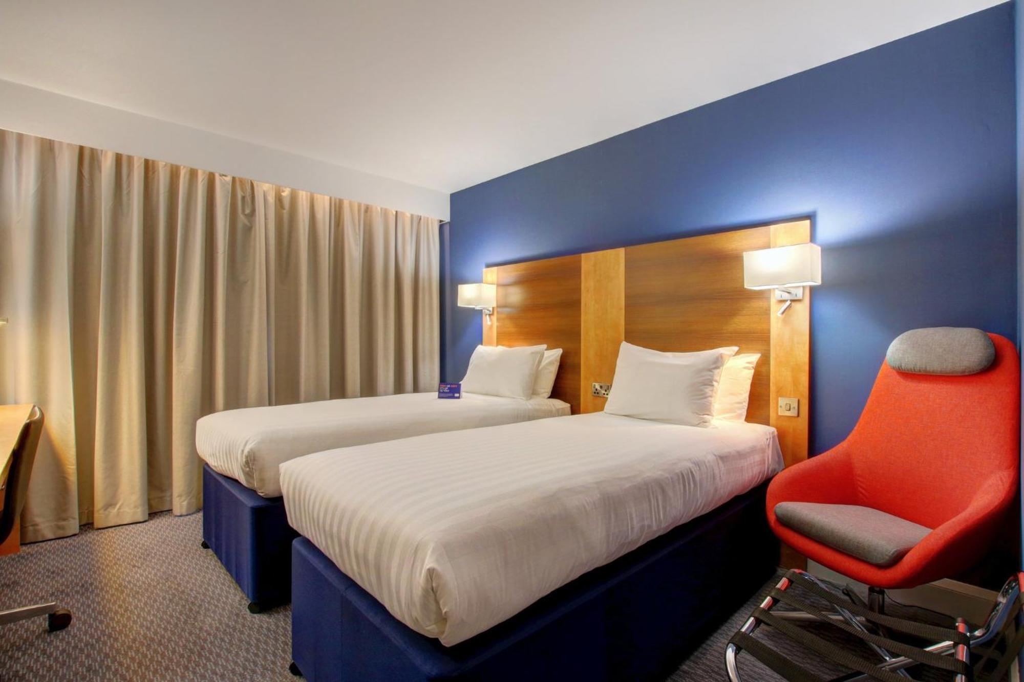 Holiday Inn Express Nuneaton By Ihg Exterior foto