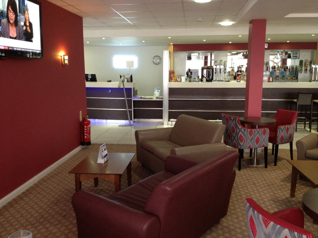 Holiday Inn Express Nuneaton By Ihg Exterior foto